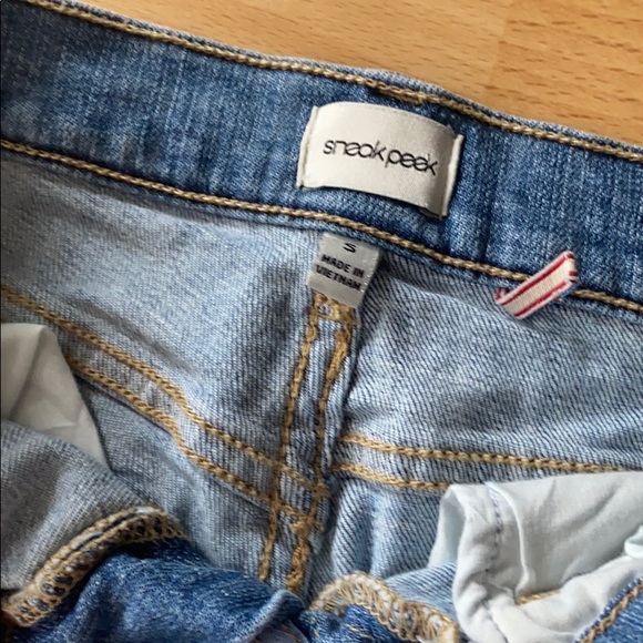 Sneak peek denim shorts - Picture 2 of 2